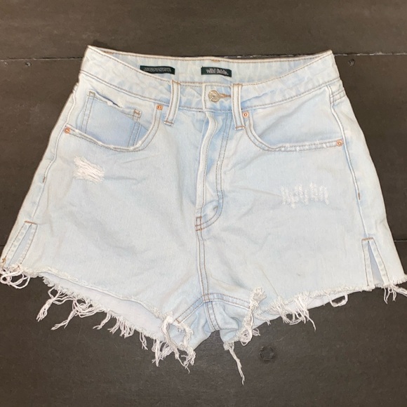 Wild Fable Size 2 Wash Out Denim Cutoff Button Fly Jean Shorts - Picture 1 of 9
